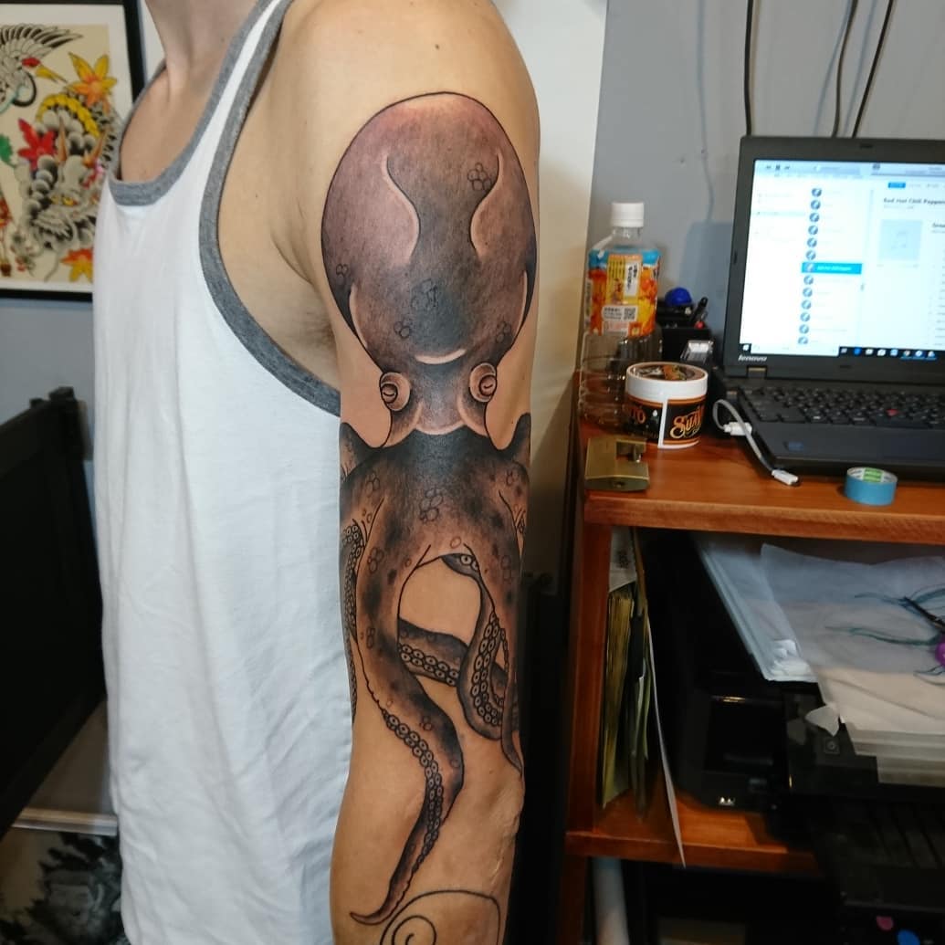 Tattoo by @horiyamadaichi — black_and_grey, realism