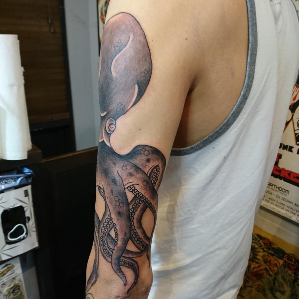 Tattoo by @horiyamadaichi — black_and_grey, realism