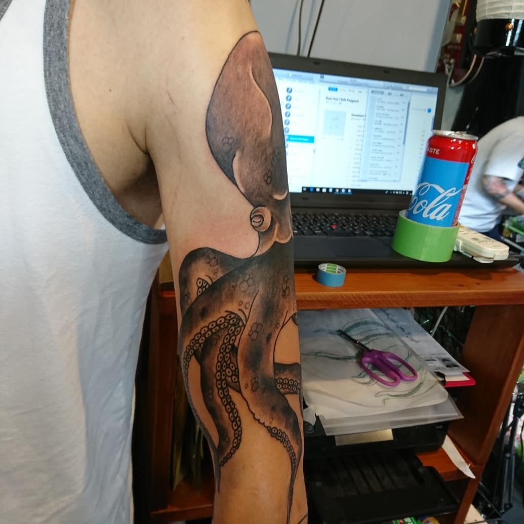 Tattoo by @horiyamadaichi — black_and_grey