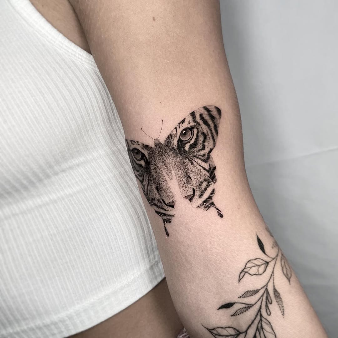 Tattoo by @tee.tattoo — realism, dotwork