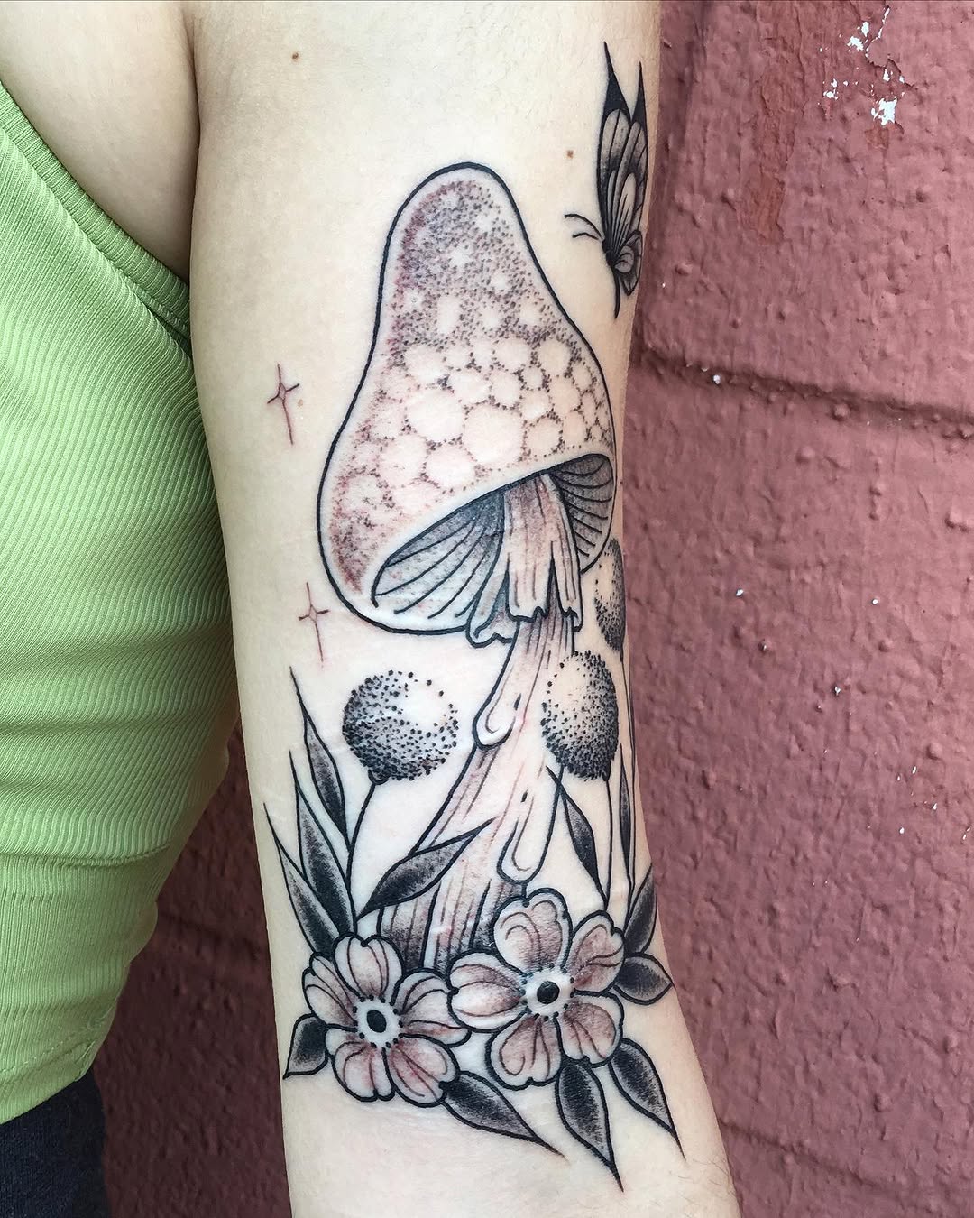 Tattoo by @julietattoos — fine_line, dotwork