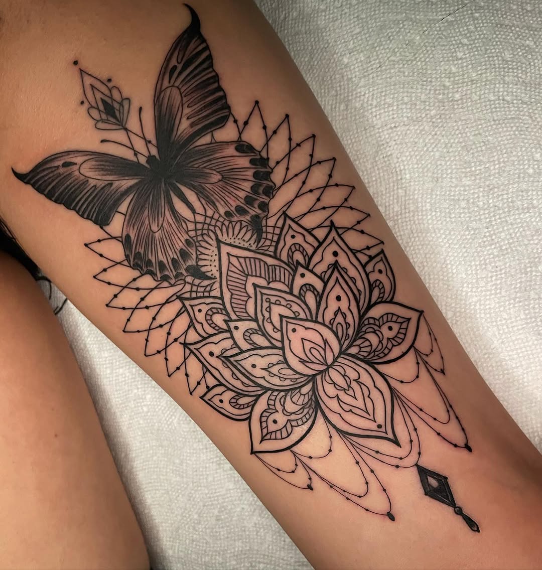 Tattoo by @chozentattoo — illustrative, geometric