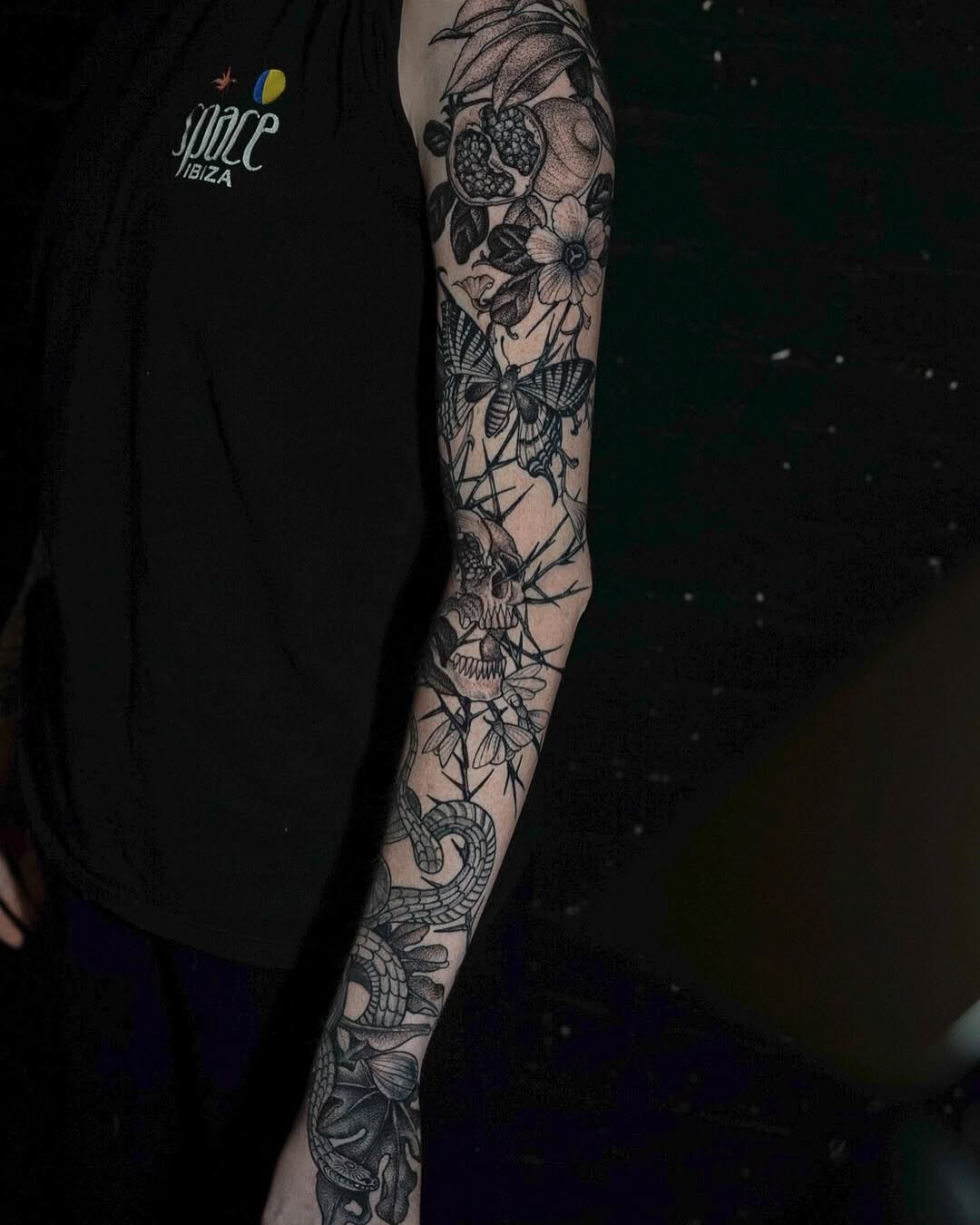 Tattoo by @hiralupe_tattoo — blackwork, illustrative