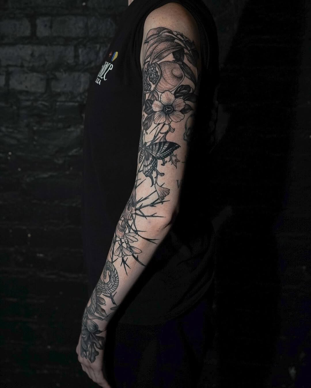 Tattoo by @hiralupe_tattoo — black_and_grey, illustrative