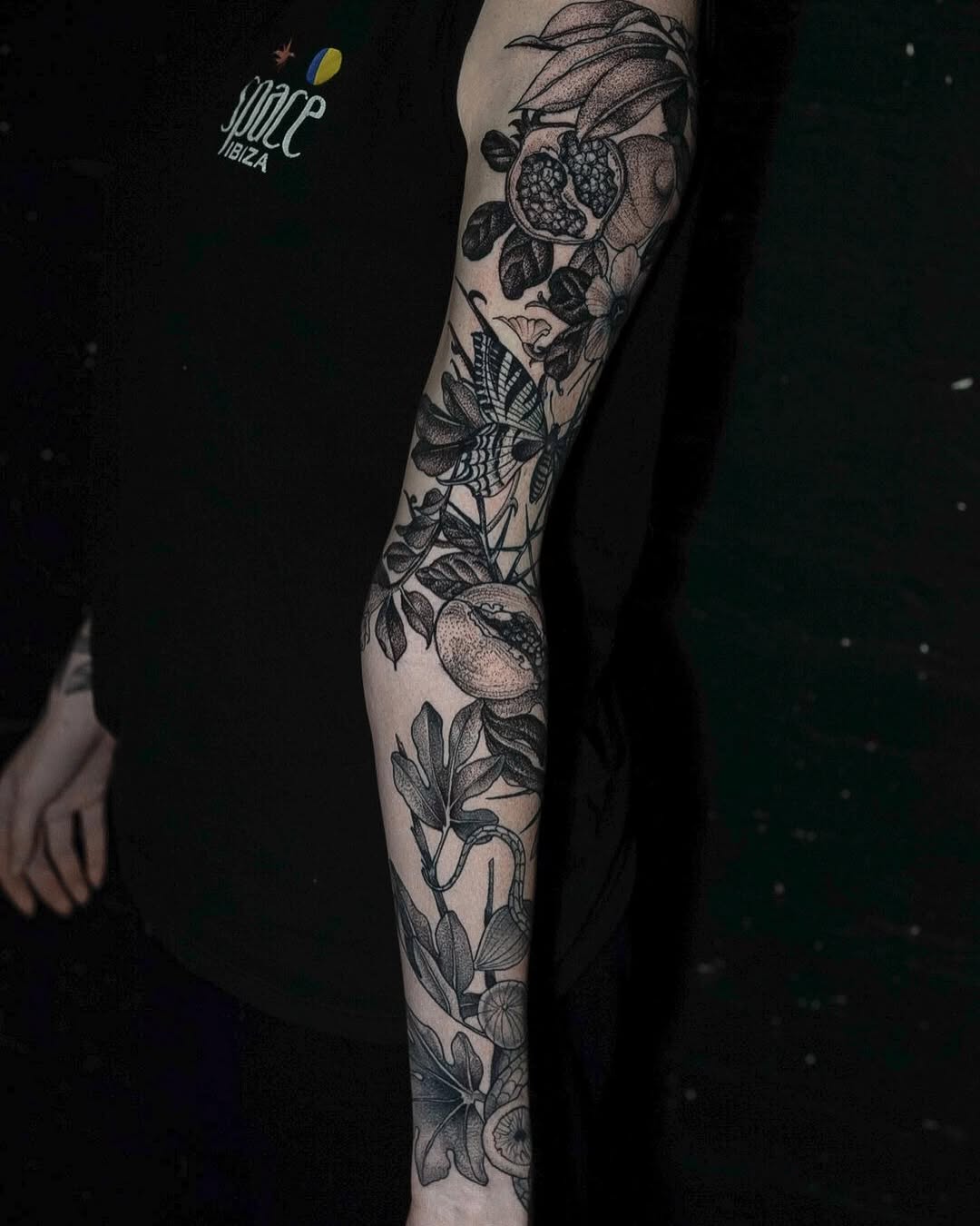 Tattoo by @hiralupe_tattoo — black_and_grey, illustrative