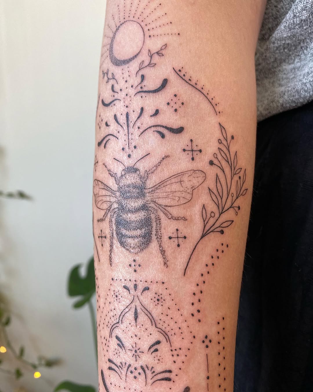 Tattoo by @santiagogdon β fine_line, dotwork