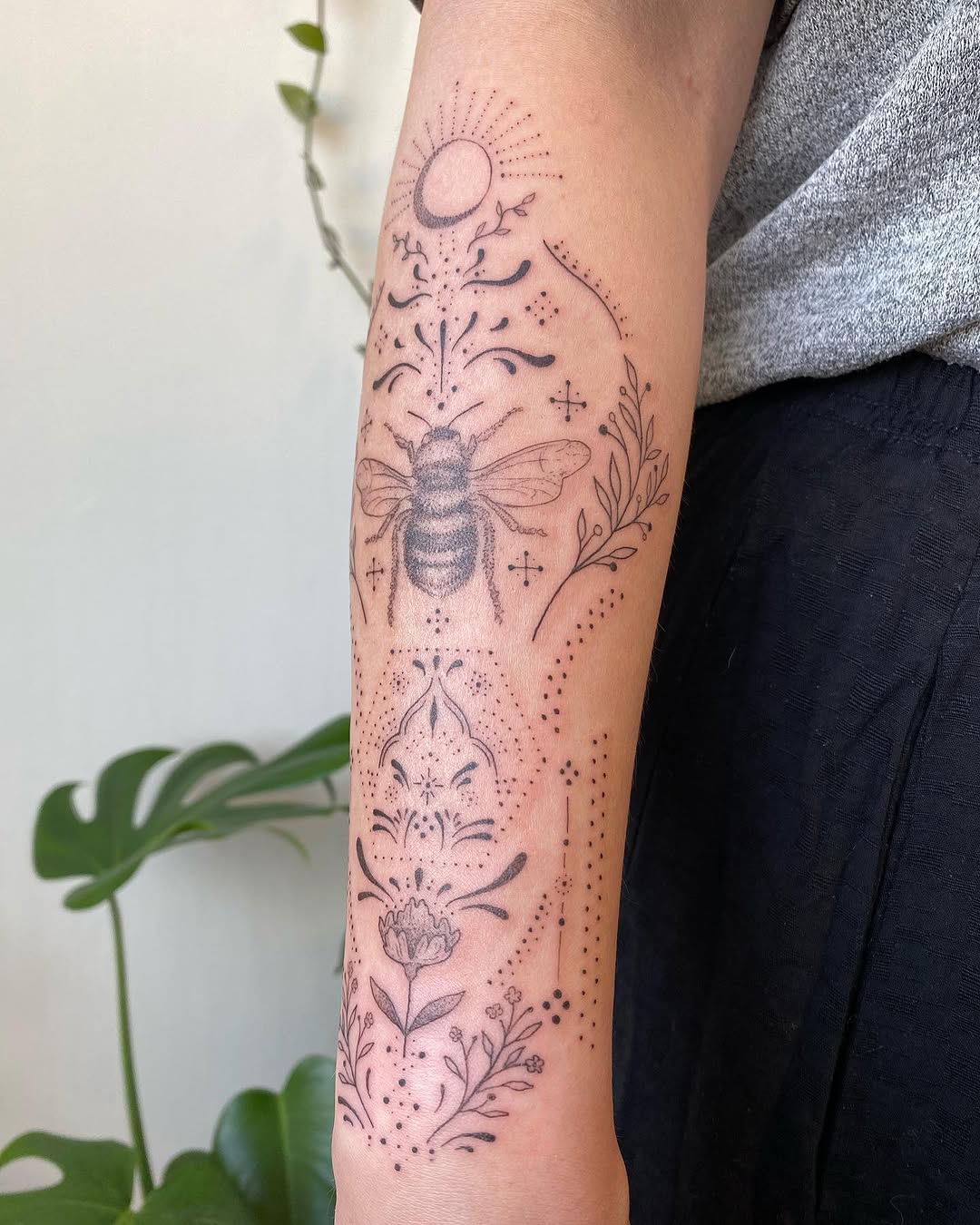 Tattoo by @santiagogdon β fine_line, dotwork