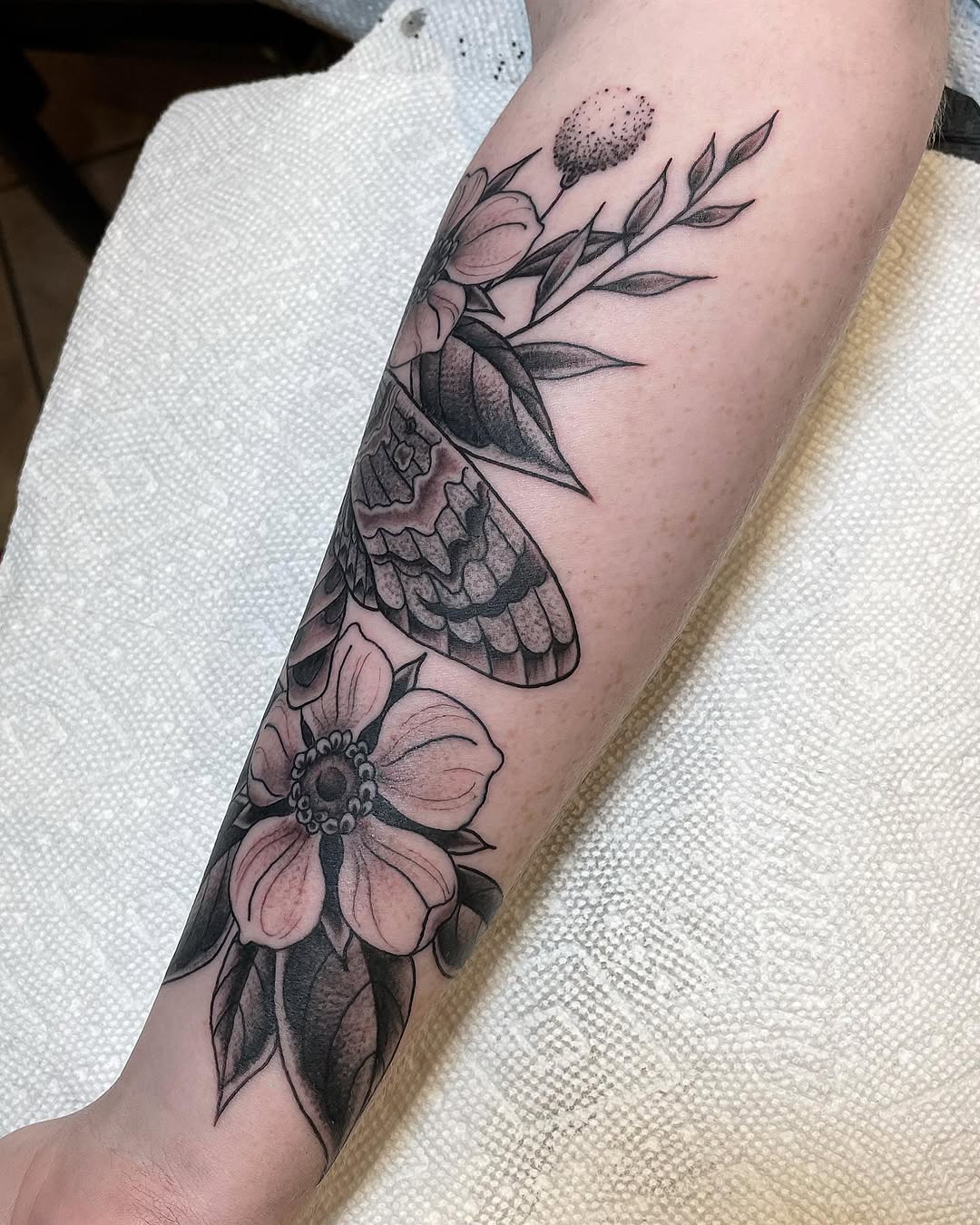 Tattoo by @julietattoos — black_and_grey, fine_line