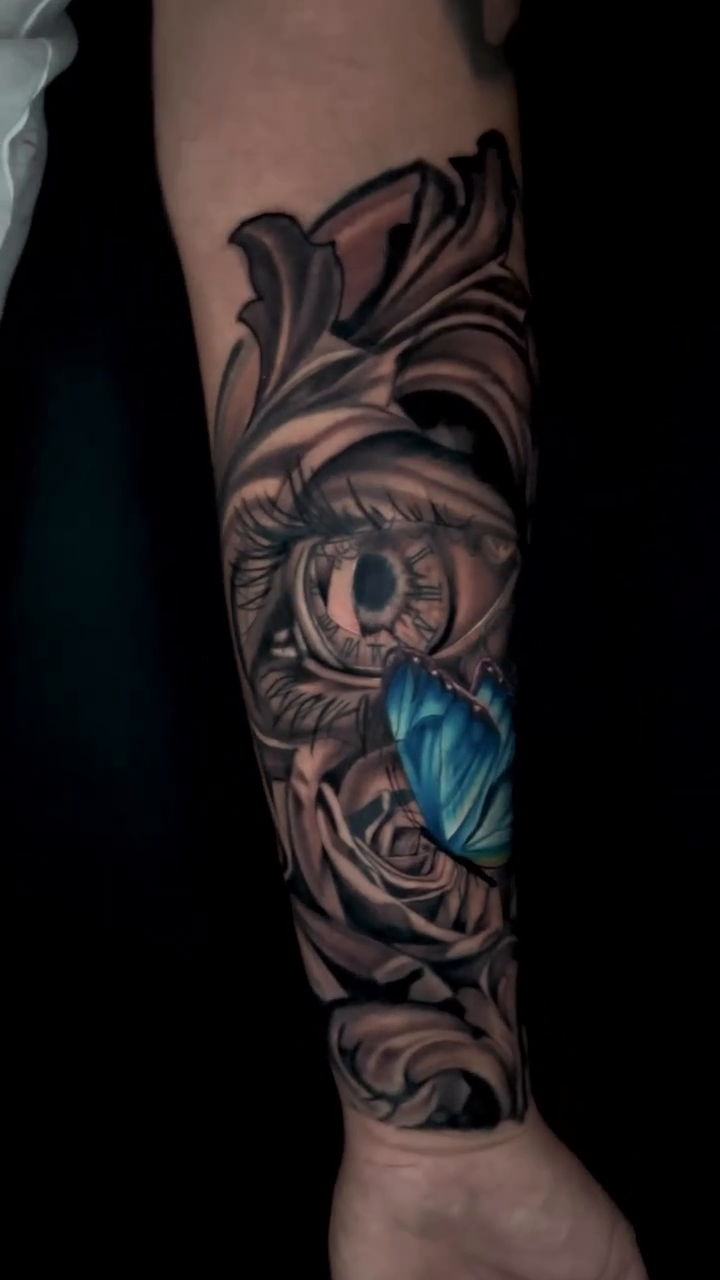 Tattoo by @gogatattooandart — black_and_grey, illustrative