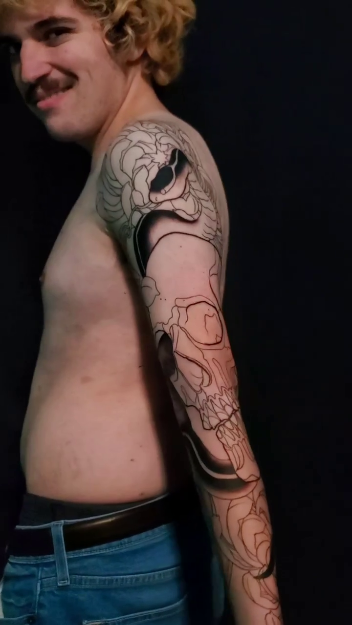 Tattoo by @dennisalejandrotattoos — japanese_irezumi, blackwork
