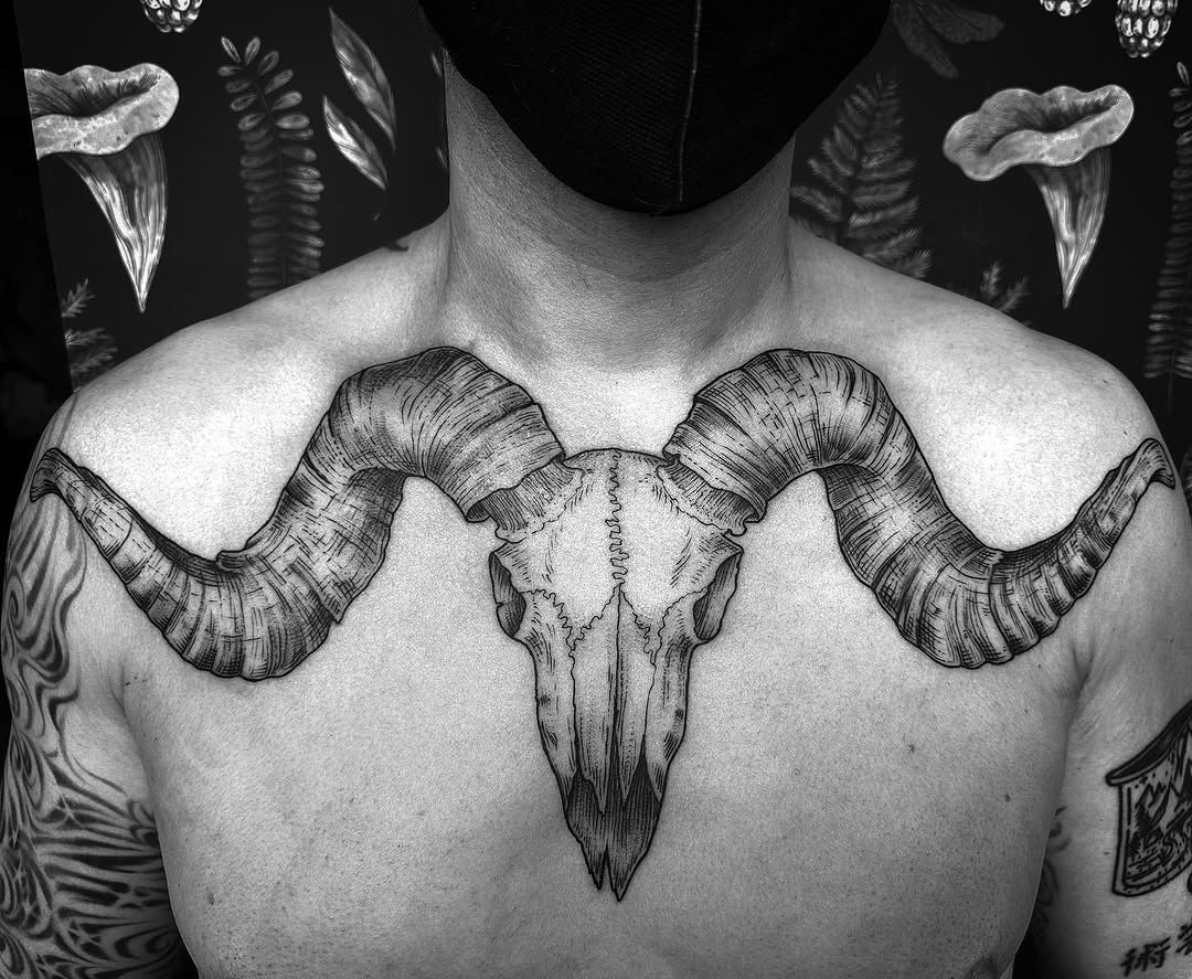 Tattoo by @desireedisarraytattoo — blackwork, illustrative