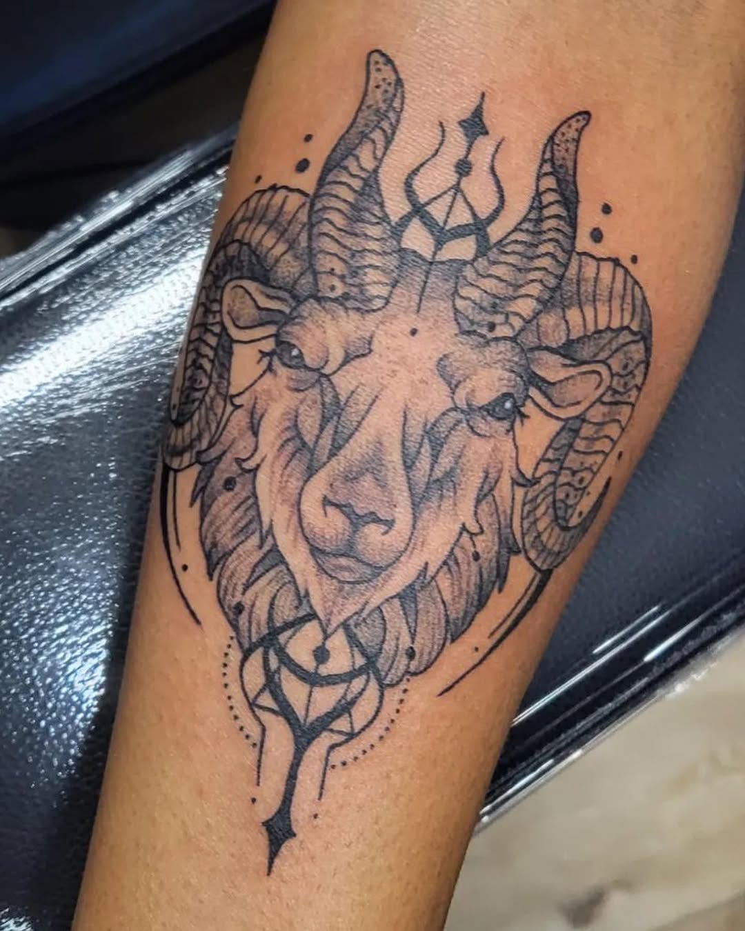 Tattoo by @redarrowcollective โ black_and_grey, illustrative
