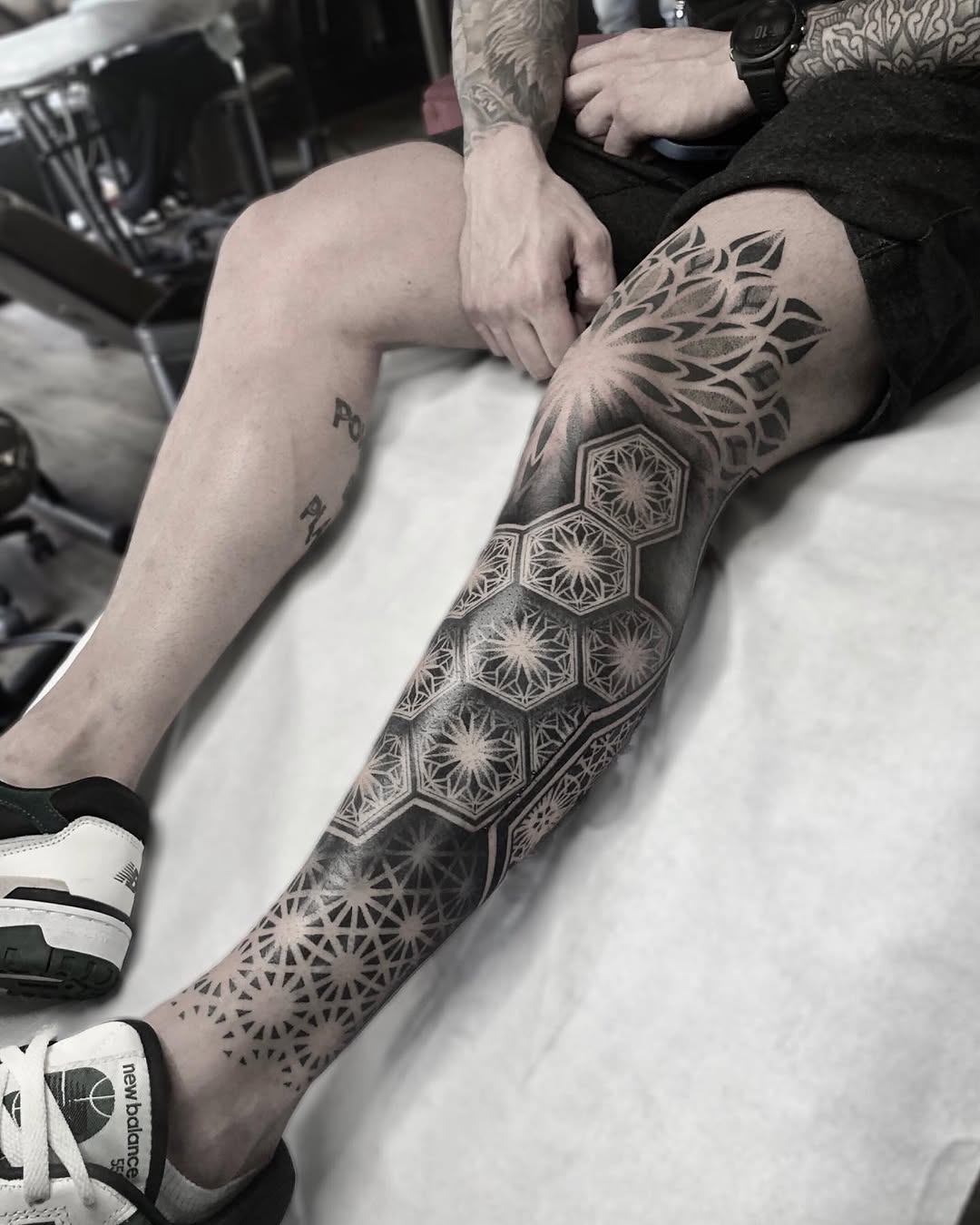 Tattoo by @daylisboa.ink — geometric, dotwork
