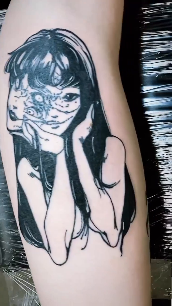 Tattoo by @thebenvaughan โ blackwork