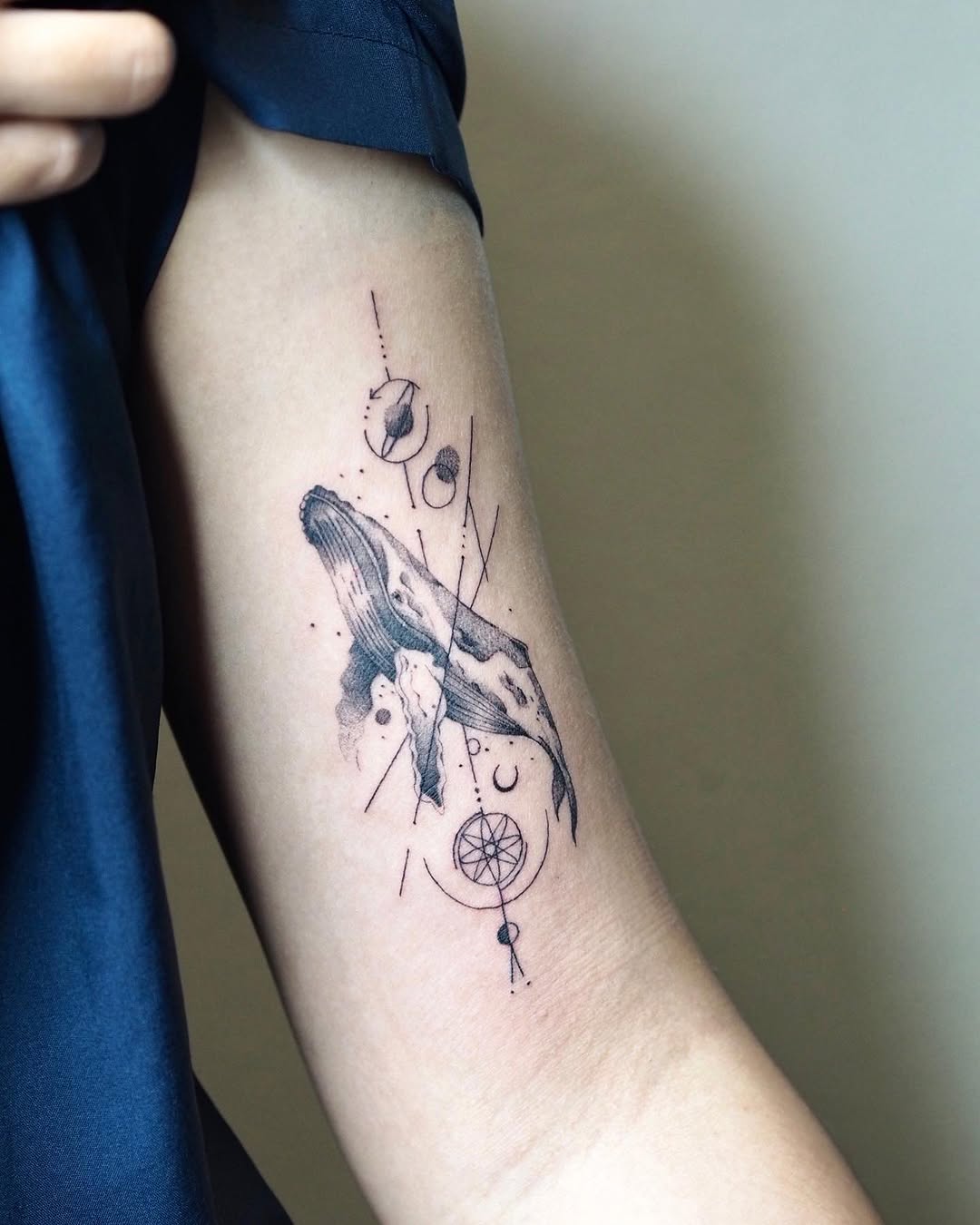 Tattoo by @arinyatatt.2 — fine_line, geometric