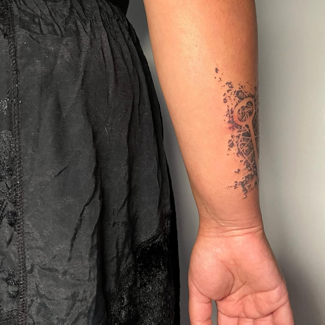Tattoo by @sweet.n.l0w — black_and_grey, geometric