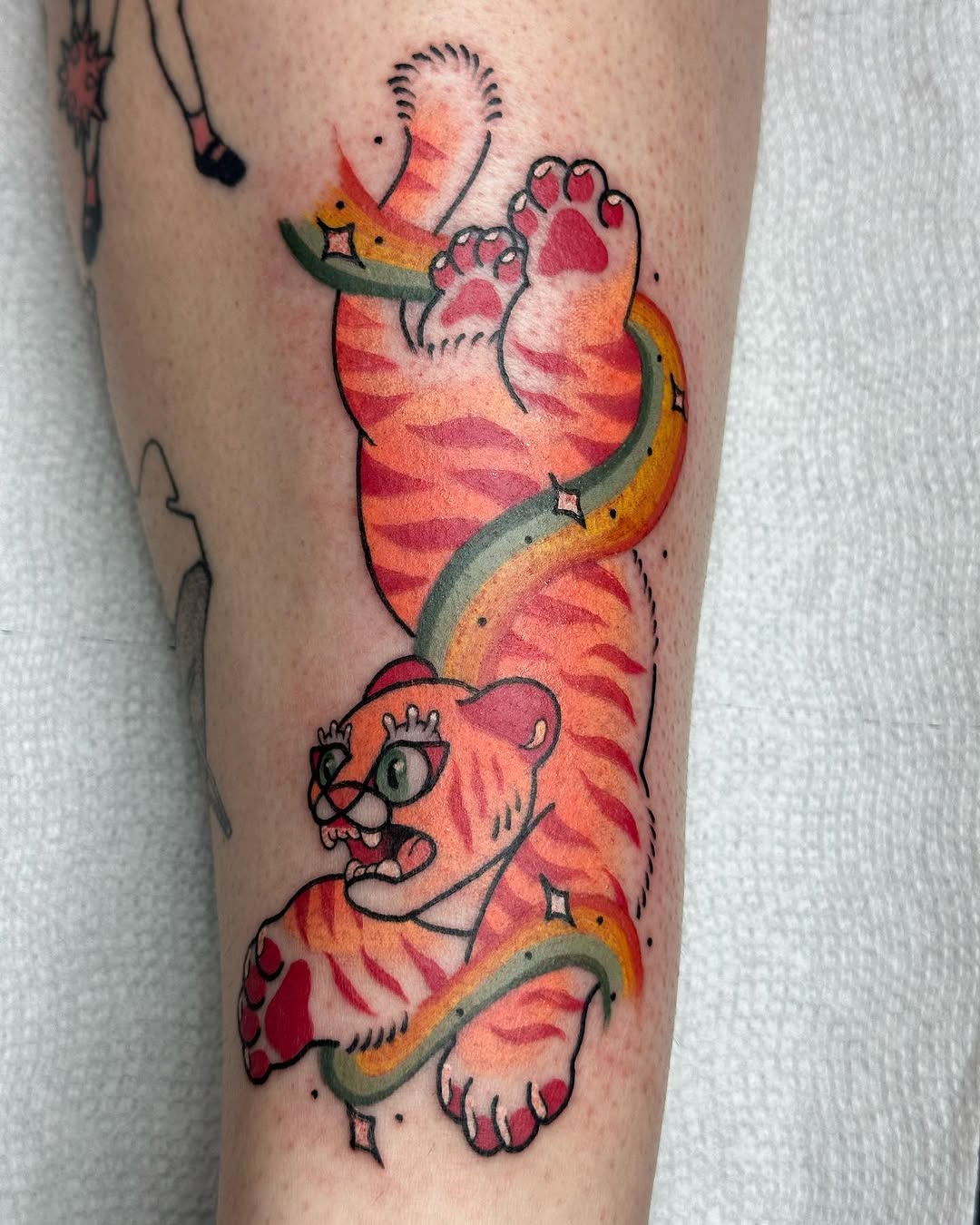 Tattoo by @rugido — american_traditional, illustrative