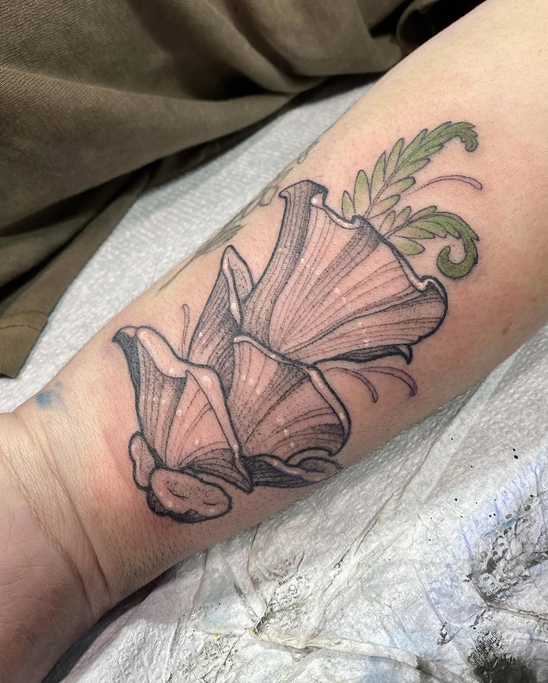 Tattoo by @samilouisetattoos โ fine_line, black_and_grey