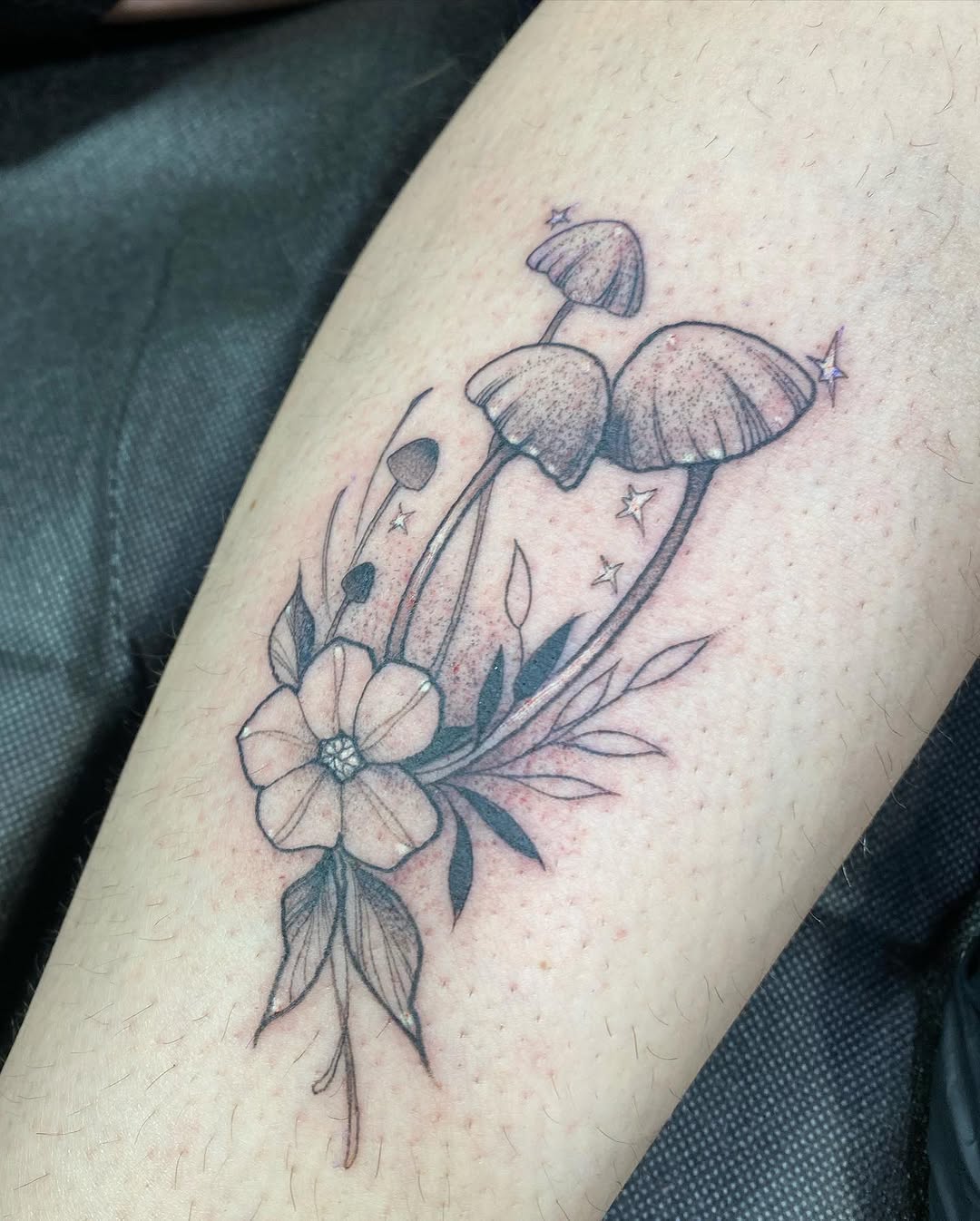 Tattoo by @samilouisetattoos โ fine_line, black_and_grey