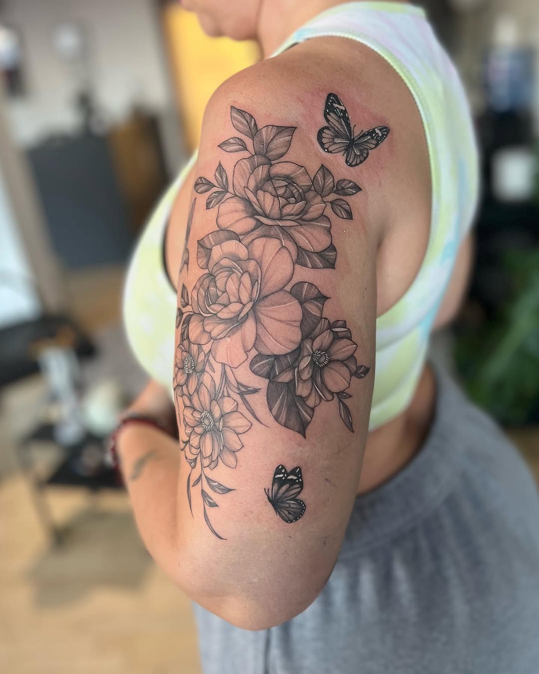 Tattoo by @lovelyinink_ — black_and_grey, fine_line