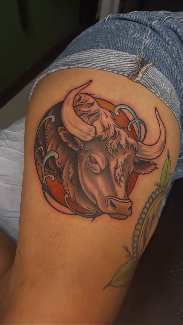 Tattoo by @_gwen.ink — illustrative, black_and_grey