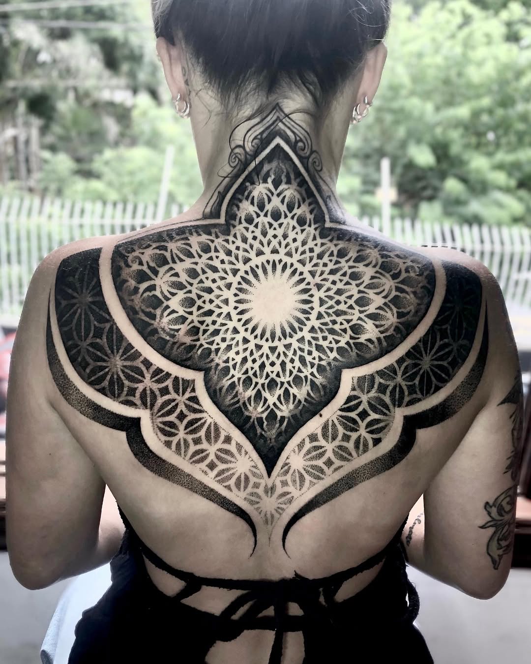Tattoo by @daylisboa.ink — geometric, dotwork