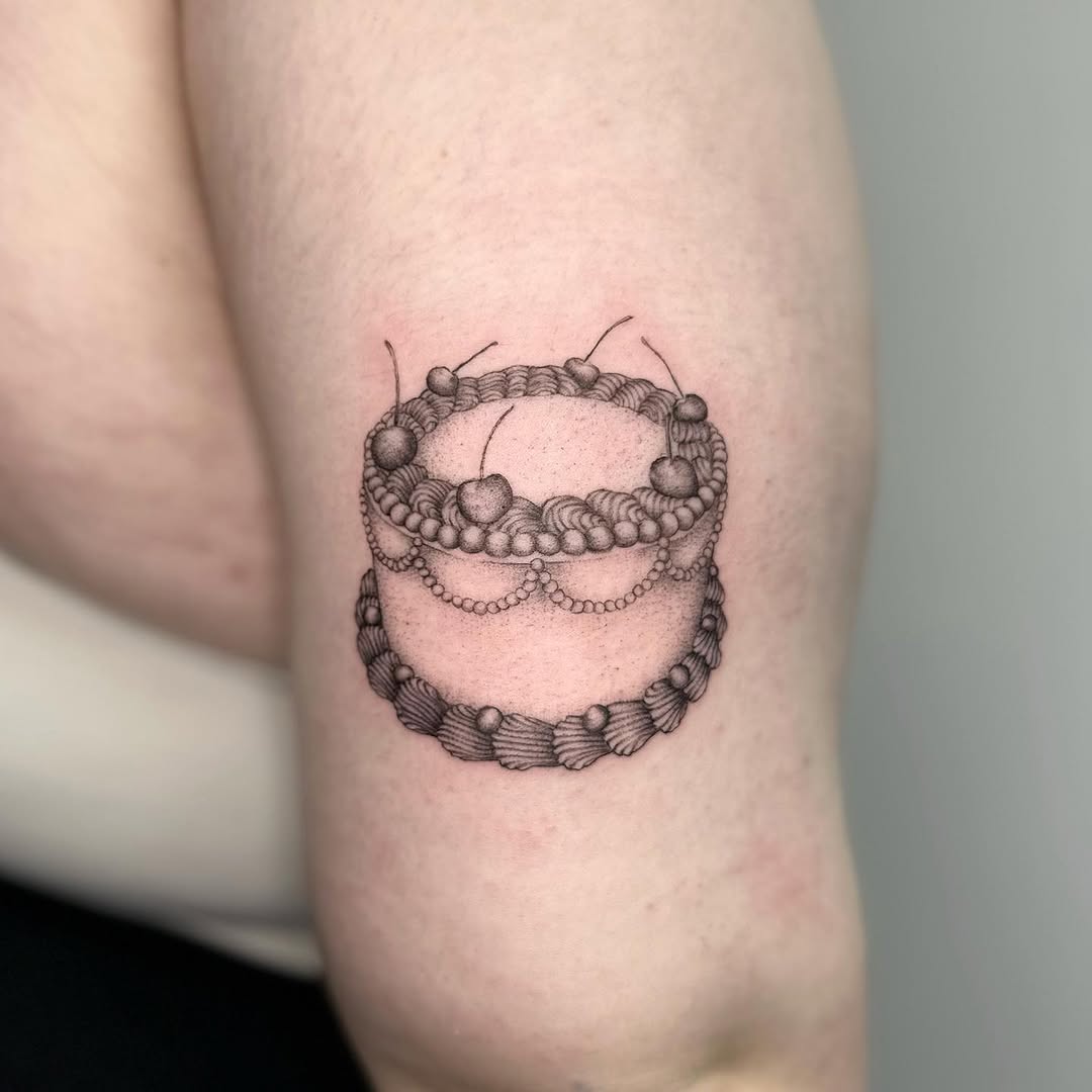Tattoo by @gimilt.tattoos โ dotwork, fine_line