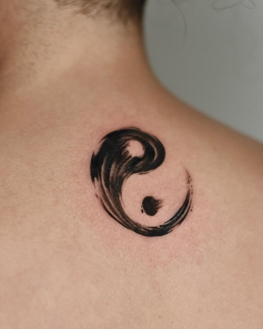 Tattoo by @nat.do.tattoo — illustrative, blackwork