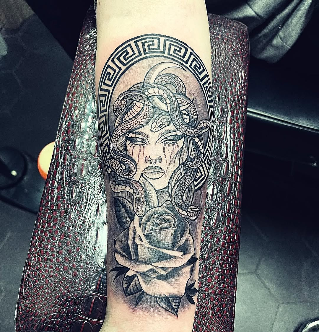 Tattoo by @pweemorales — black_and_grey, illustrative