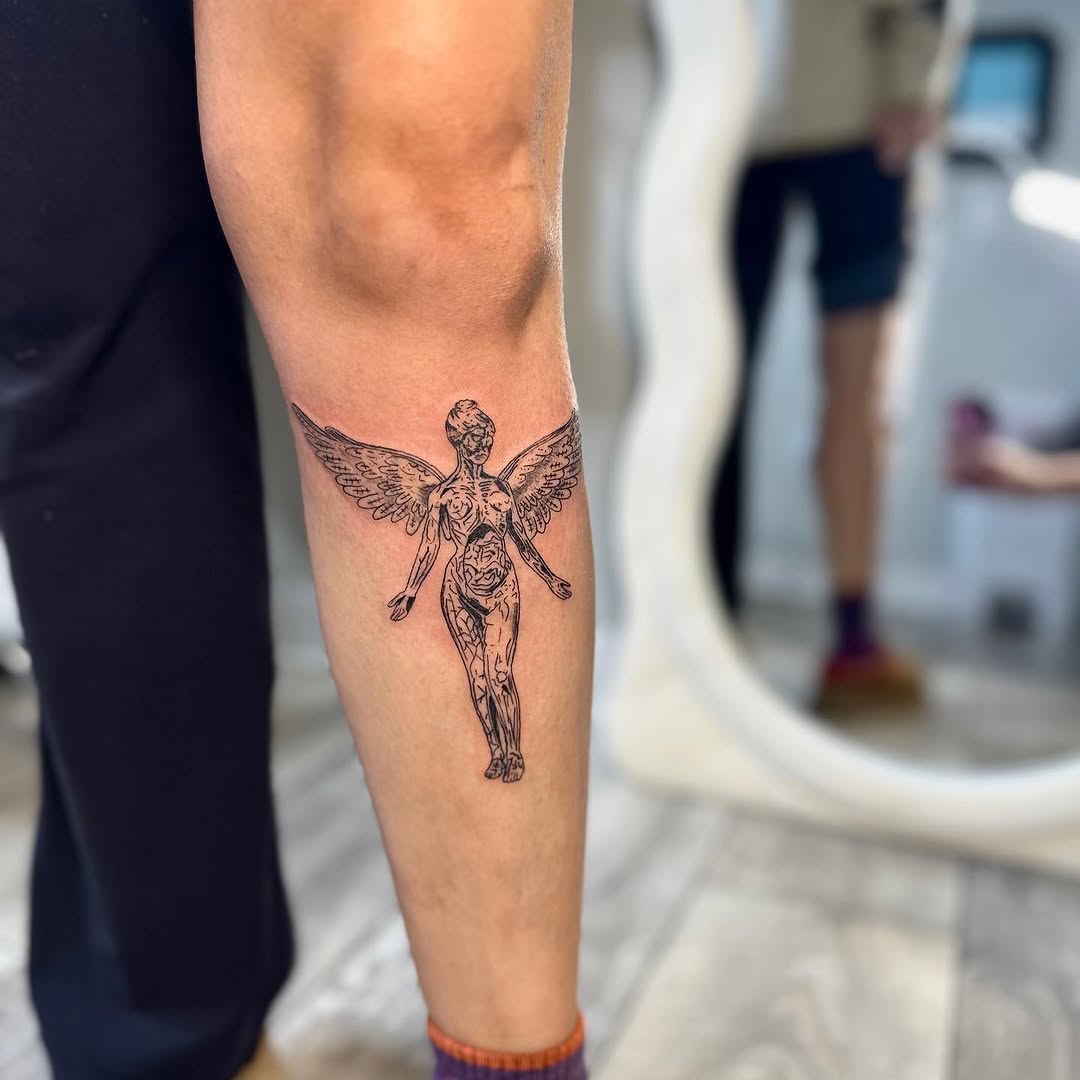 Tattoo by @linesbybrin — blackwork
