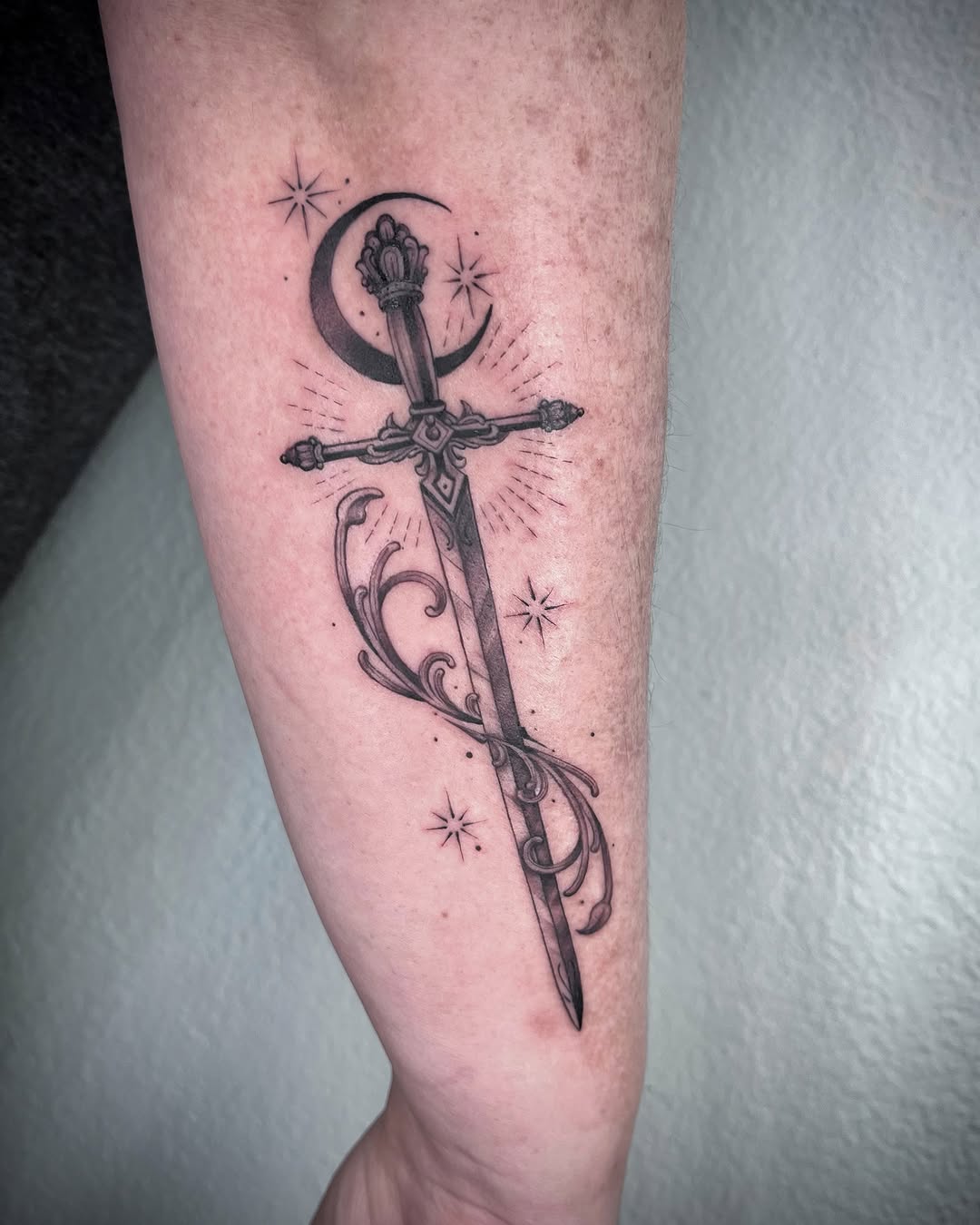 Tattoo by @marthagual_tattoo — black_and_grey