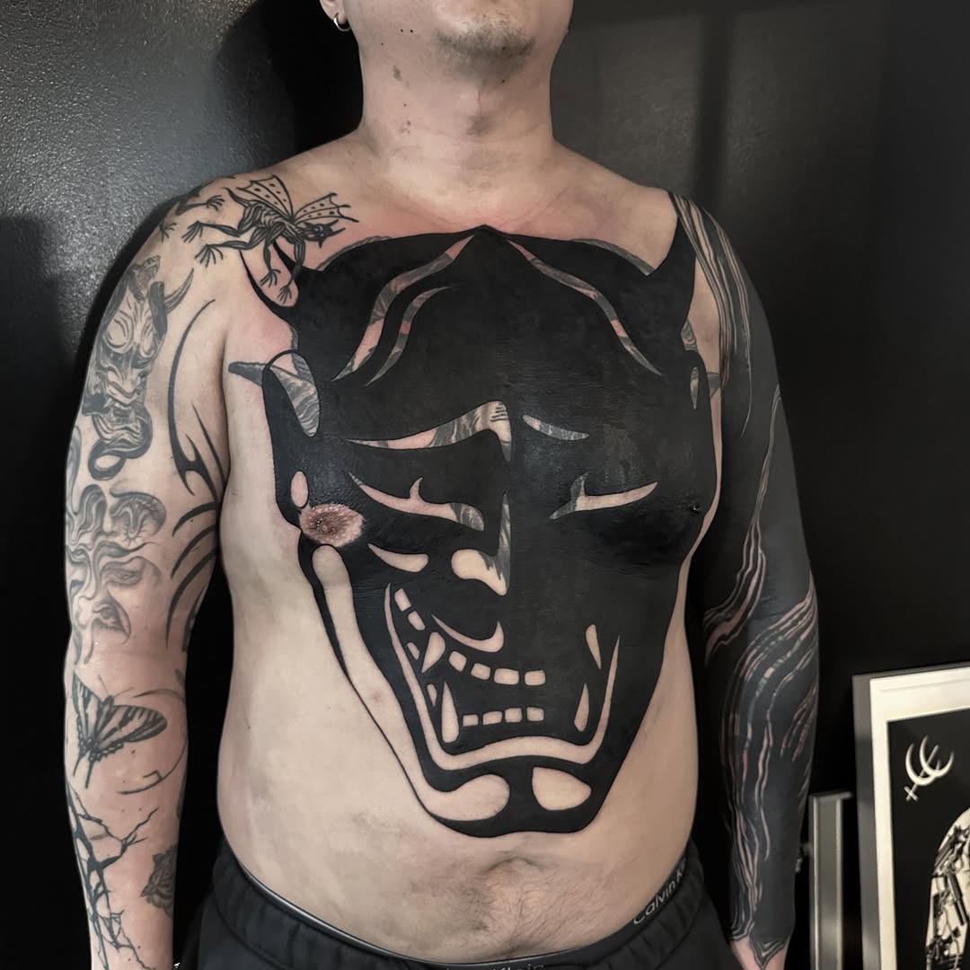 Tattoo by @hanaroshinko โ blackwork, japanese_irezumi