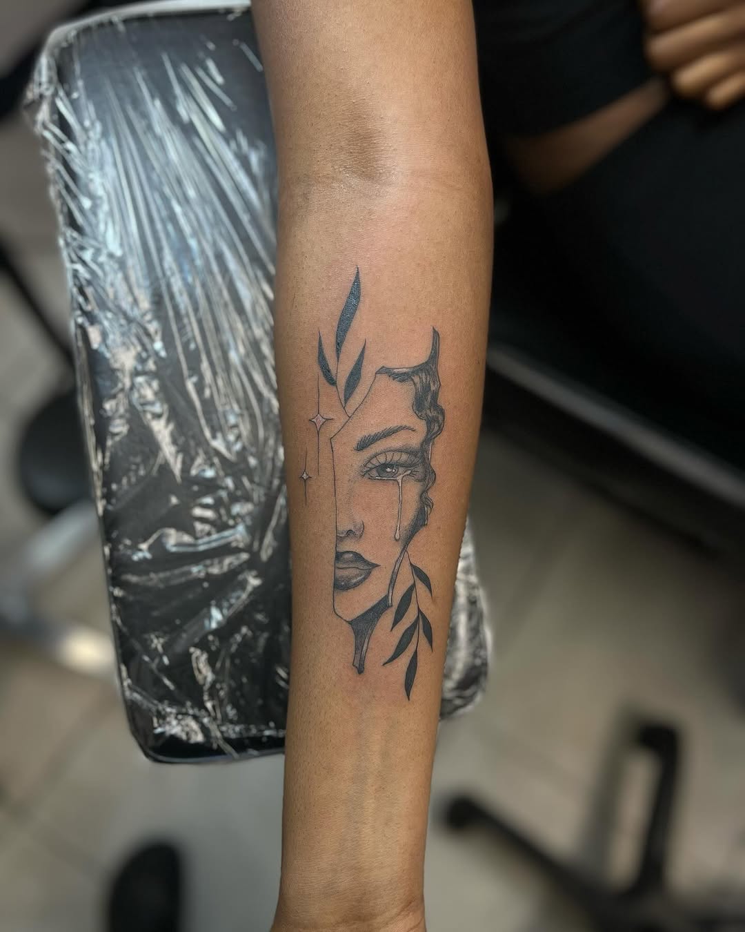 Tattoo by @honeyssweettattoos β fine_line