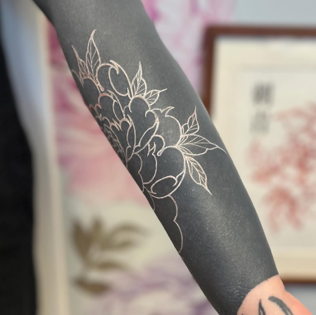 Tattoo by @li.leungtattoo β blackwork