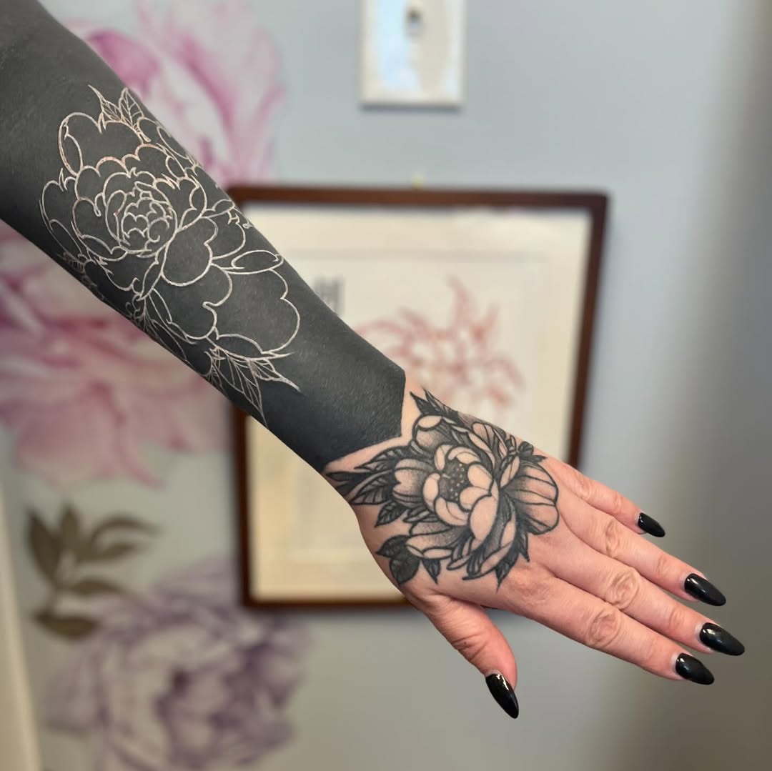 Tattoo by @li.leungtattoo β blackwork