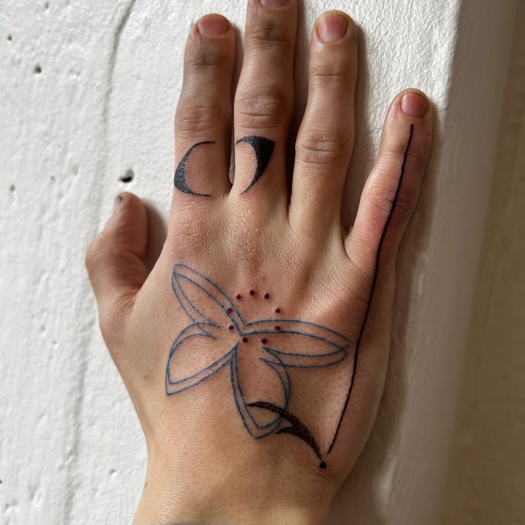 Tattoo by @deuxmainstattoo — fine_line, minimalist