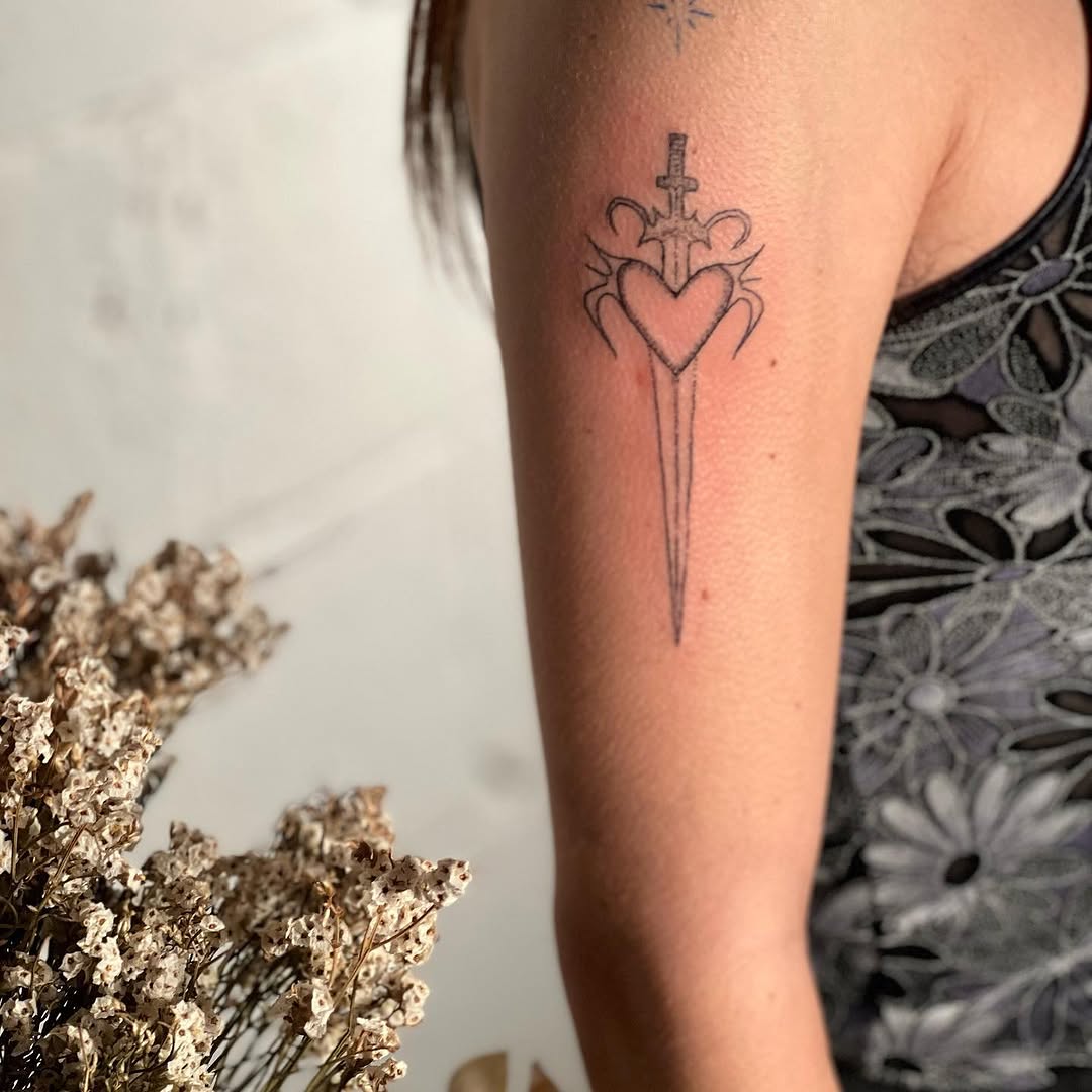 Tattoo by @deuxmainstattoo — fine_line