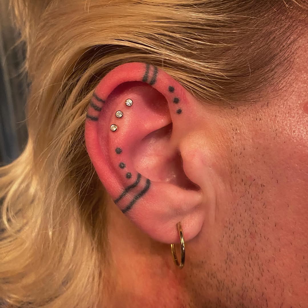 Tattoo by @fromrylanwithblood β geometric, minimalist