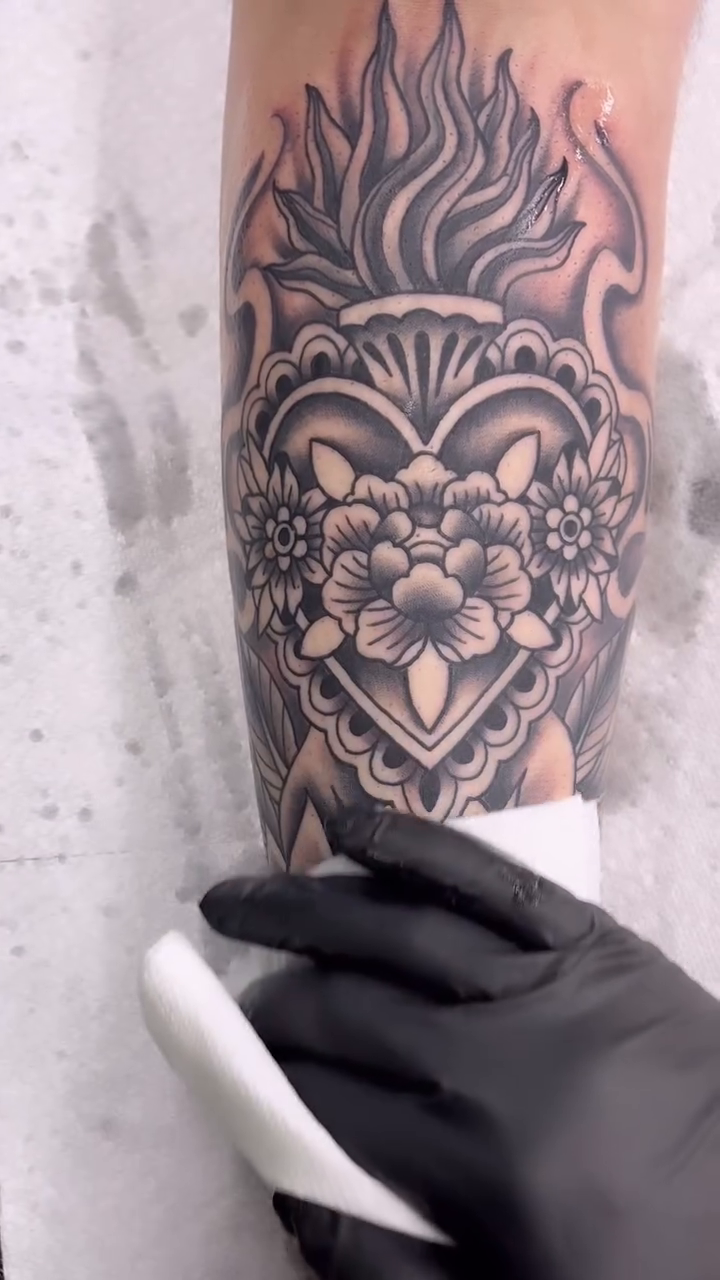 Tattoo by @junior_thetattooer — black_and_grey, illustrative