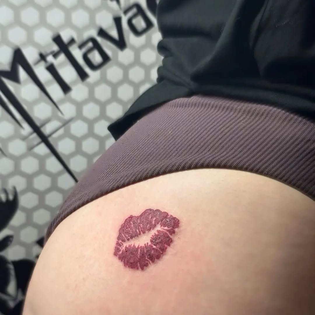 Tattoo by @dori.tatt — illustrative, realism