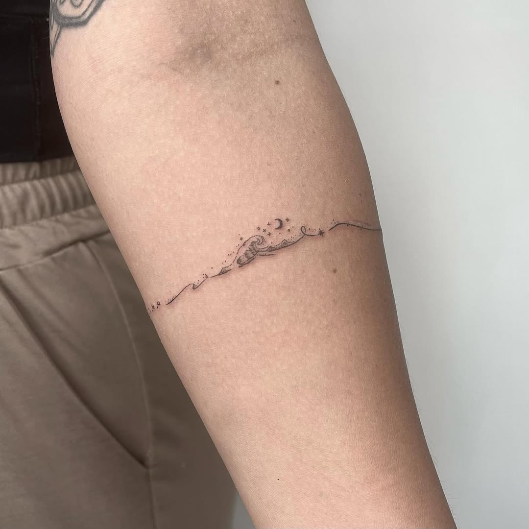 Tattoo by @tats_nina — fine_line, minimalist