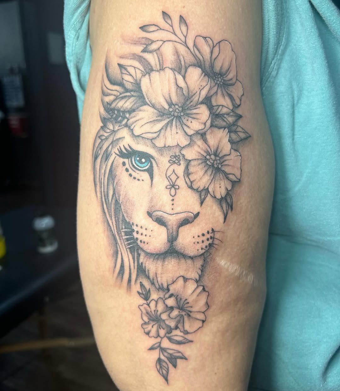 Tattoo by @galacticpasta โ black_and_grey