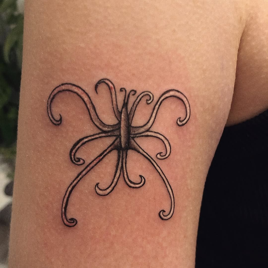 Tattoo by @oykuinkslove — fine_line, black_and_grey