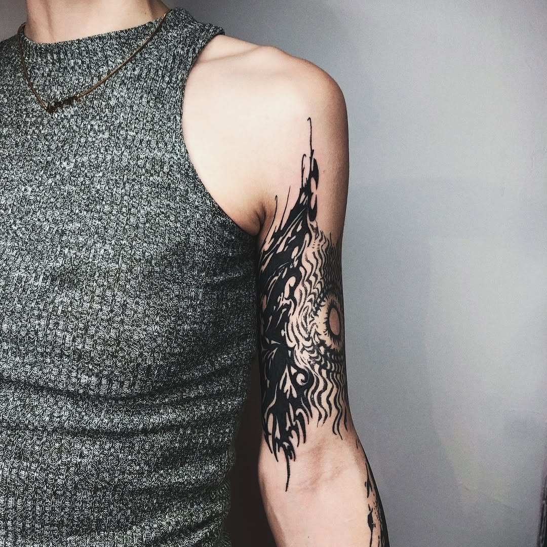 Tattoo by @oykuinkslove — blackwork, abstract