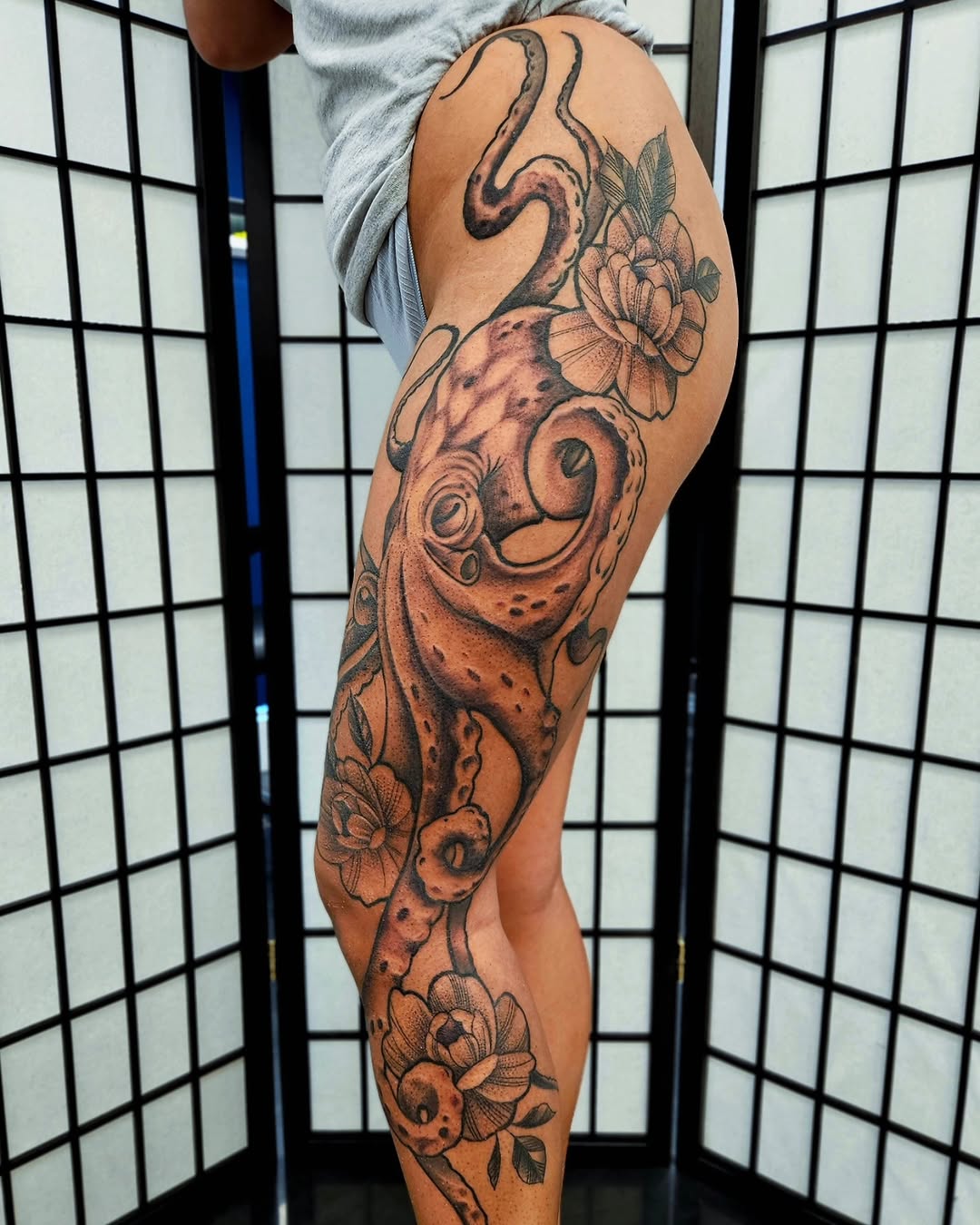Tattoo by @jniahstylee — black_and_grey