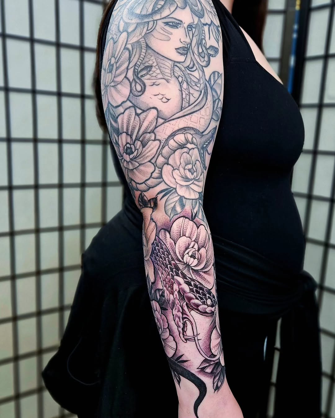Tattoo by @jniahstylee — black_and_grey