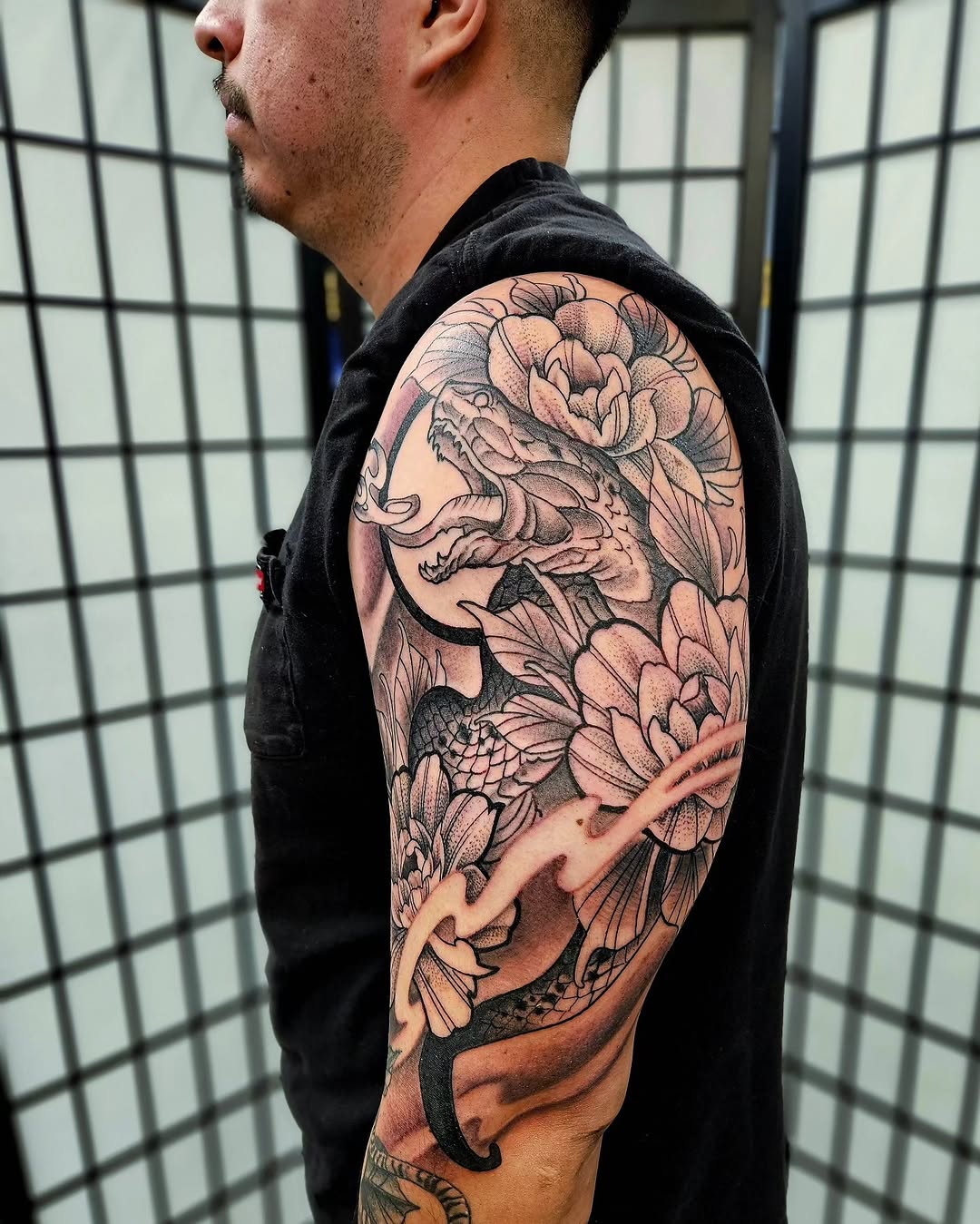 Tattoo by @jniahstylee — japanese_irezumi, black_and_grey