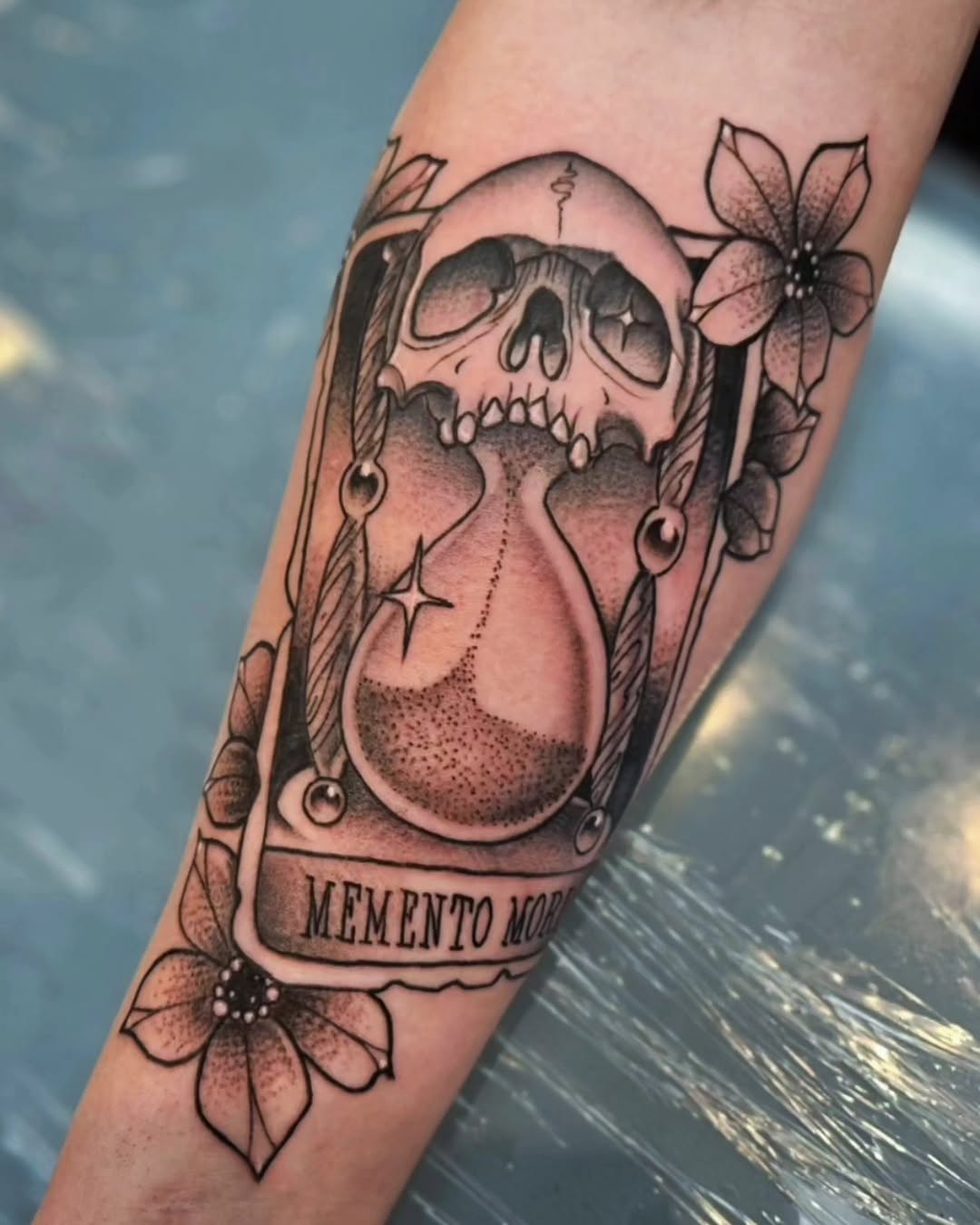 Tattoo by @jniahstylee — black_and_grey
