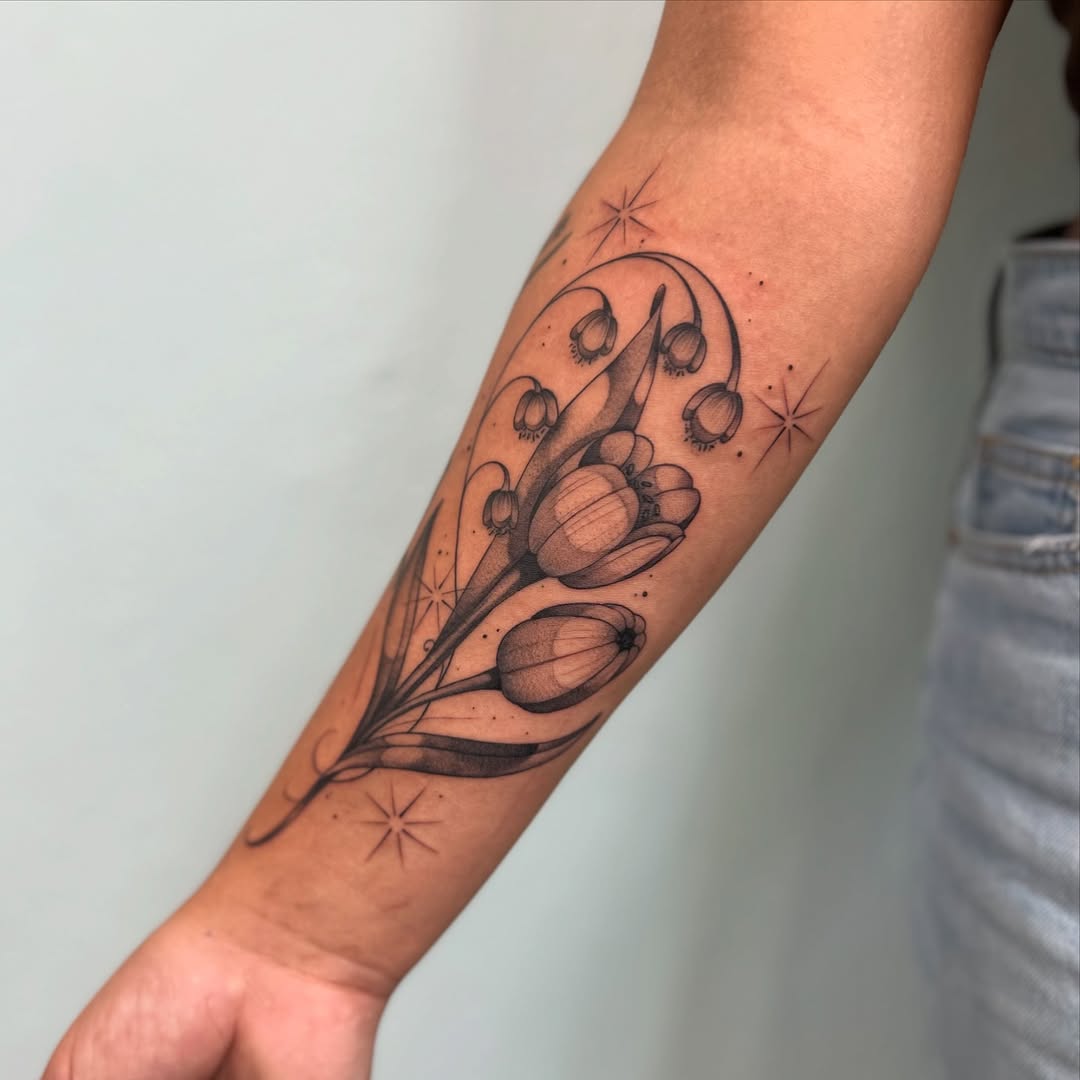 Tattoo by @marthagual_tattoo — black_and_grey