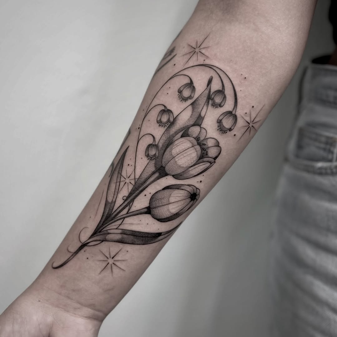 Tattoo by @marthagual_tattoo — black_and_grey